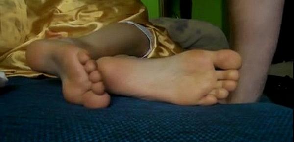  Slave lick smelly feet